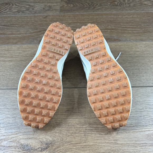 Nike Women's Waffle Debut Retro Sneaker Light Pumice Sail Sz 8.5 DH9523-006 NWOB - Picture 8 of 10